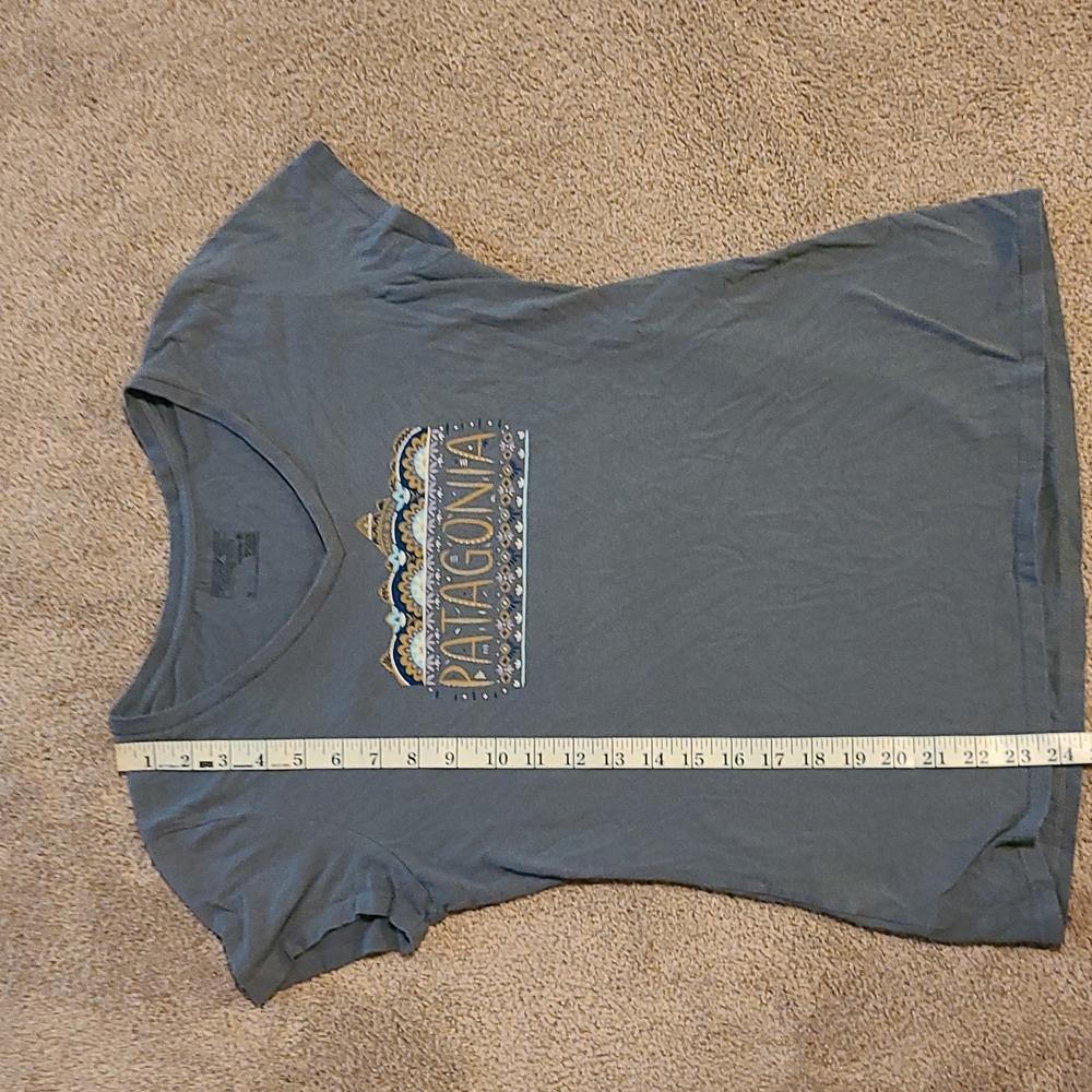 Women's Patagonia tee